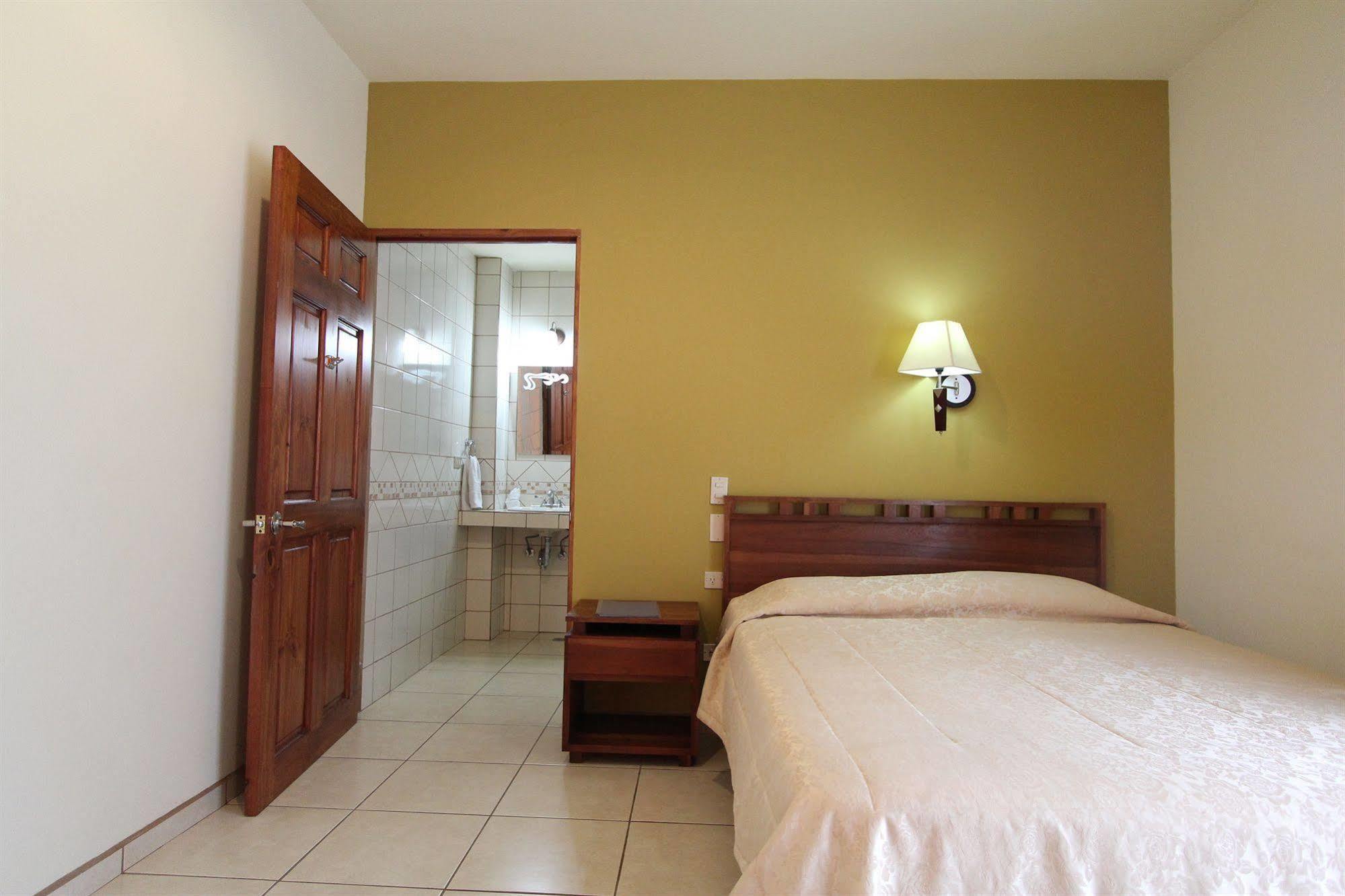 Hotel La Fortuna Екстер'єр фото